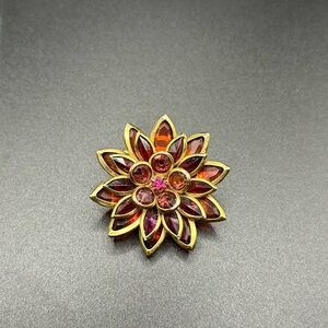 Avon Vintage Gold Tone Flower Brooch Pin Pink / Red